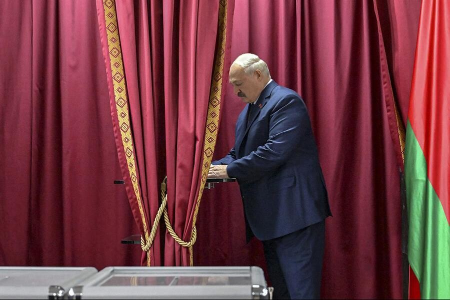Lukashenko Reelected Amid Controversy